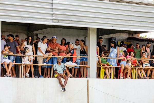 Comment les écoles peuvent-elles intégrer des programmes de jardinage pour enseigner la durabilité ?